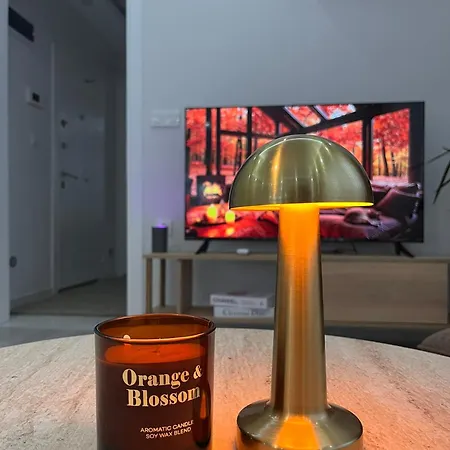 Cozy Atmosphere In The Heart Of Town Appartamento